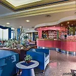 乐特努耶酒店 4* 索托马里纳