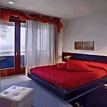 乐特努耶酒店 4* 索托马里纳