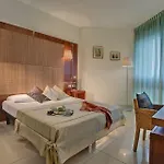 乐特努耶酒店 4* 索托马里纳