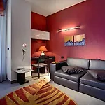 乐特努耶酒店 4* 索托马里纳